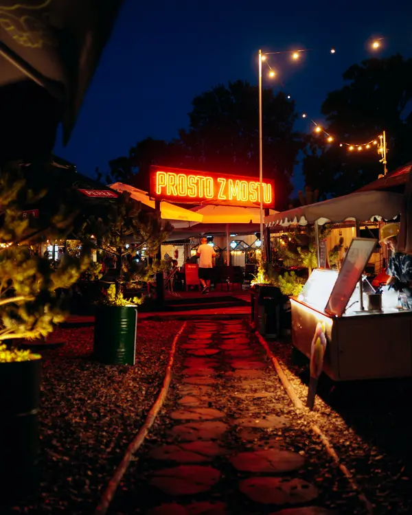 Prosto z Mostu lokal 1